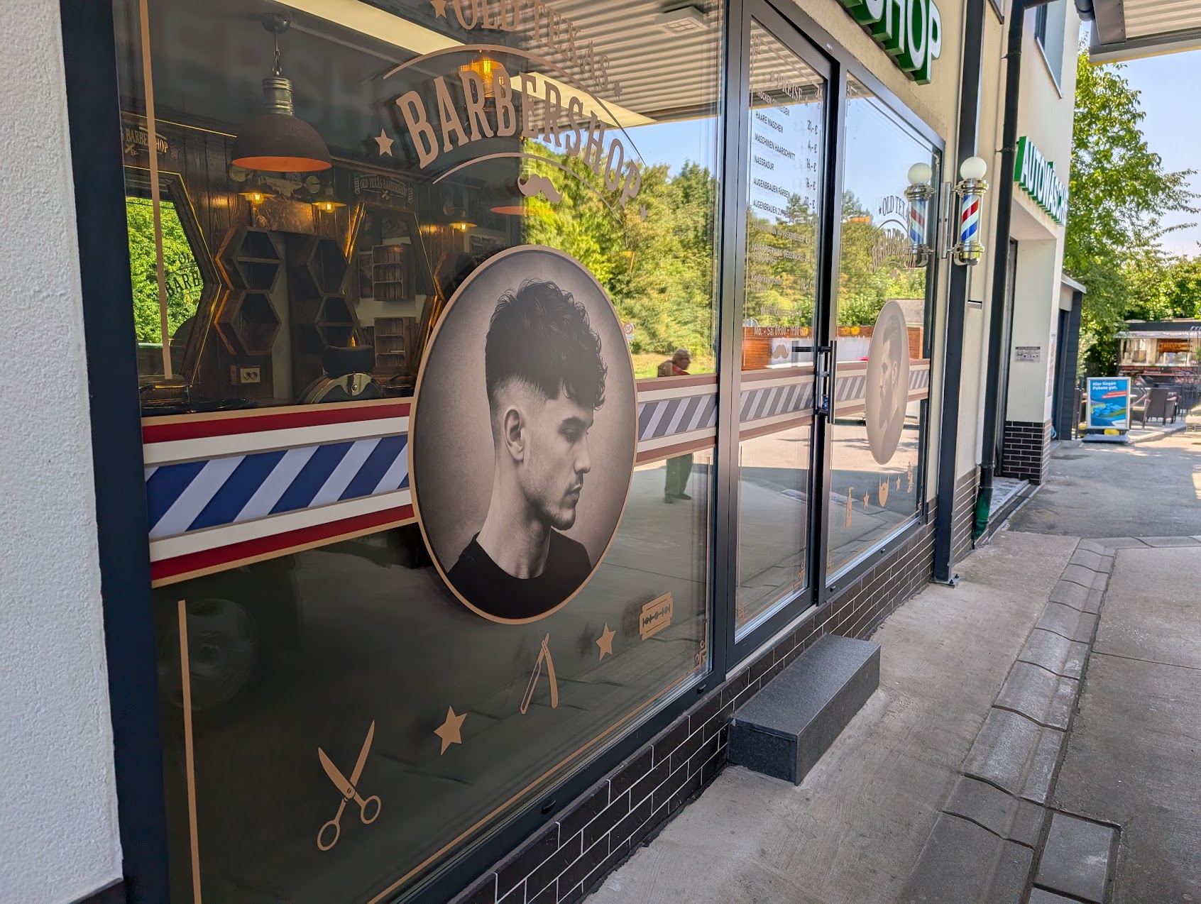 Schaufensterbeschriftung · Barbershop in Keltern